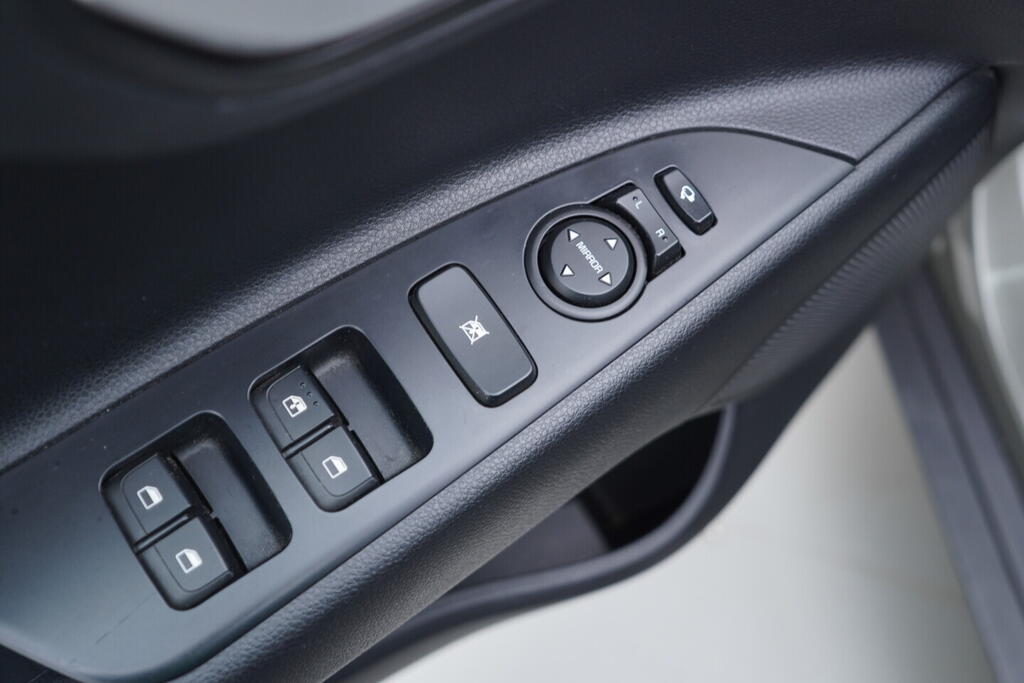 OV190V10640_20.webp_STONIC  1.4 CVVT 73 kW manuál