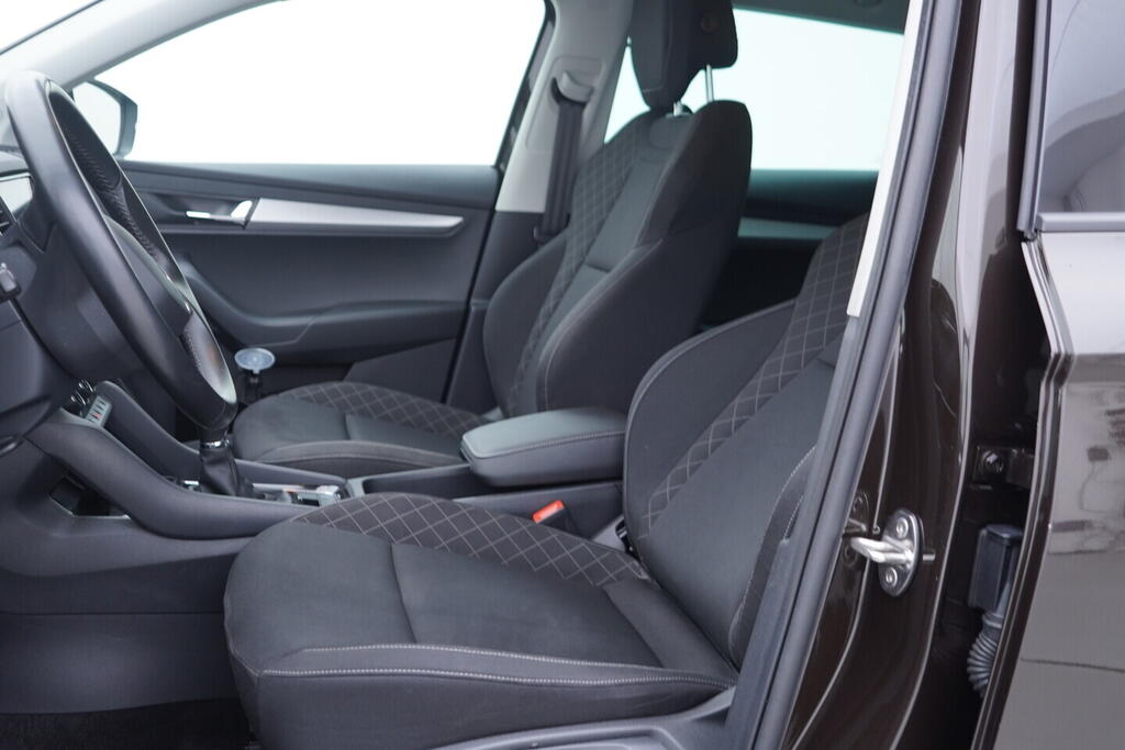 OV190V10641_22.webp_KAROQ  1.5 TSI 110 kW manuál