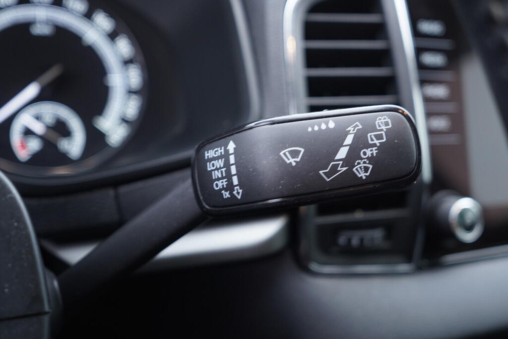 OV190V10641_24.webp_KAROQ  1.5 TSI 110 kW manuál