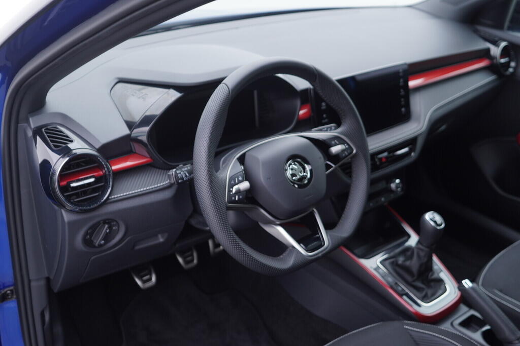 OV190V10642_21.webp_FABIA Monte Carlo 1.0 TSI 85 kW manuál, DPH