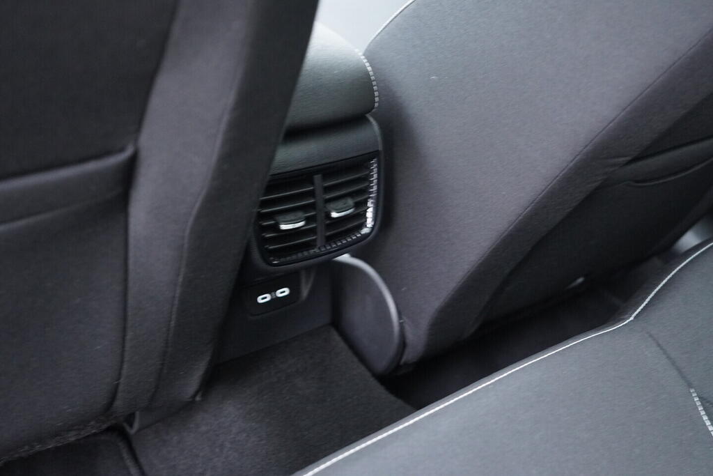 OV190V10642_35.webp_FABIA Monte Carlo 1.0 TSI 85 kW manuál, DPH