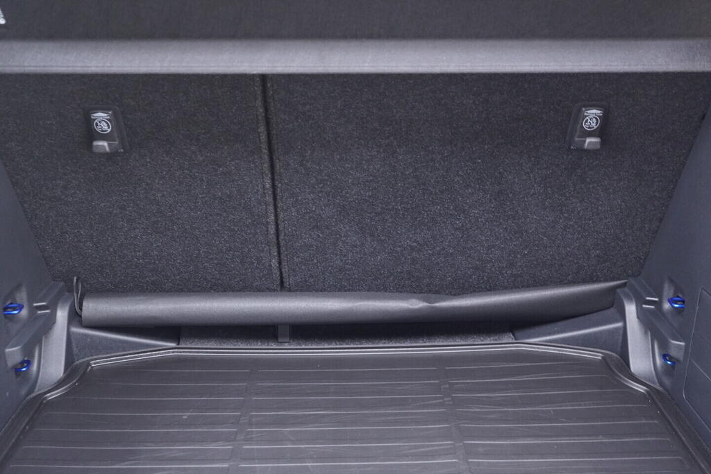 OV190V10642_37.webp_FABIA Monte Carlo 1.0 TSI 85 kW manuál, DPH