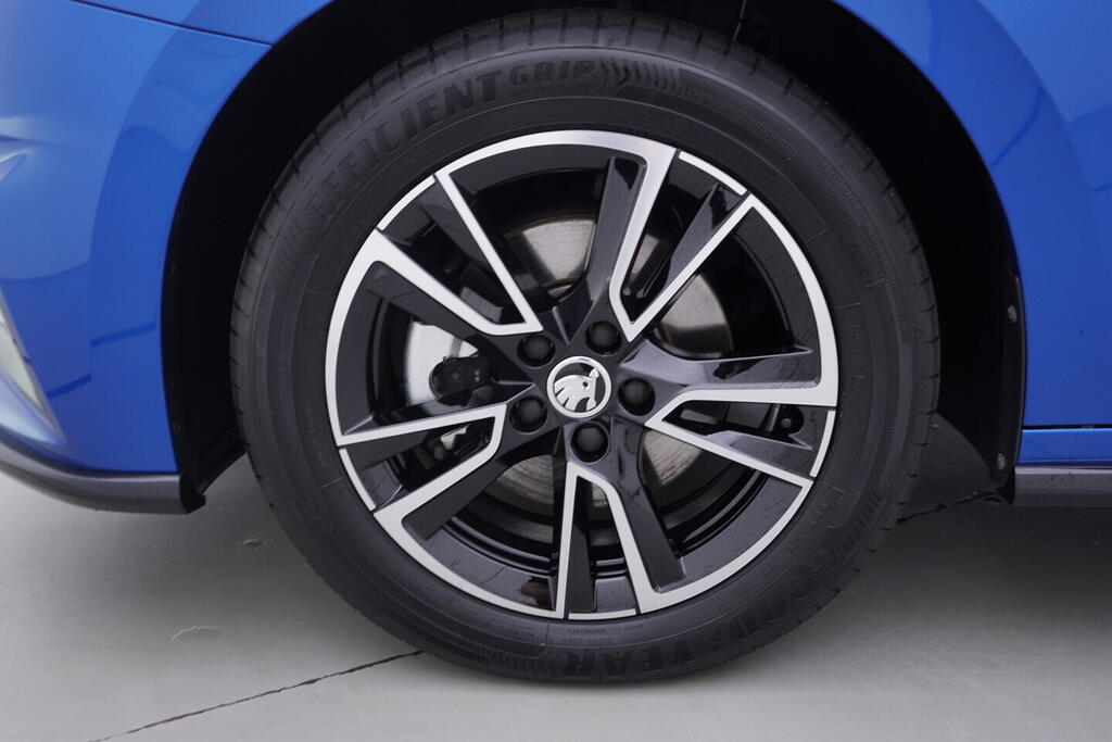 OV190V10642_39.webp_FABIA Monte Carlo 1.0 TSI 85 kW manuál, DPH