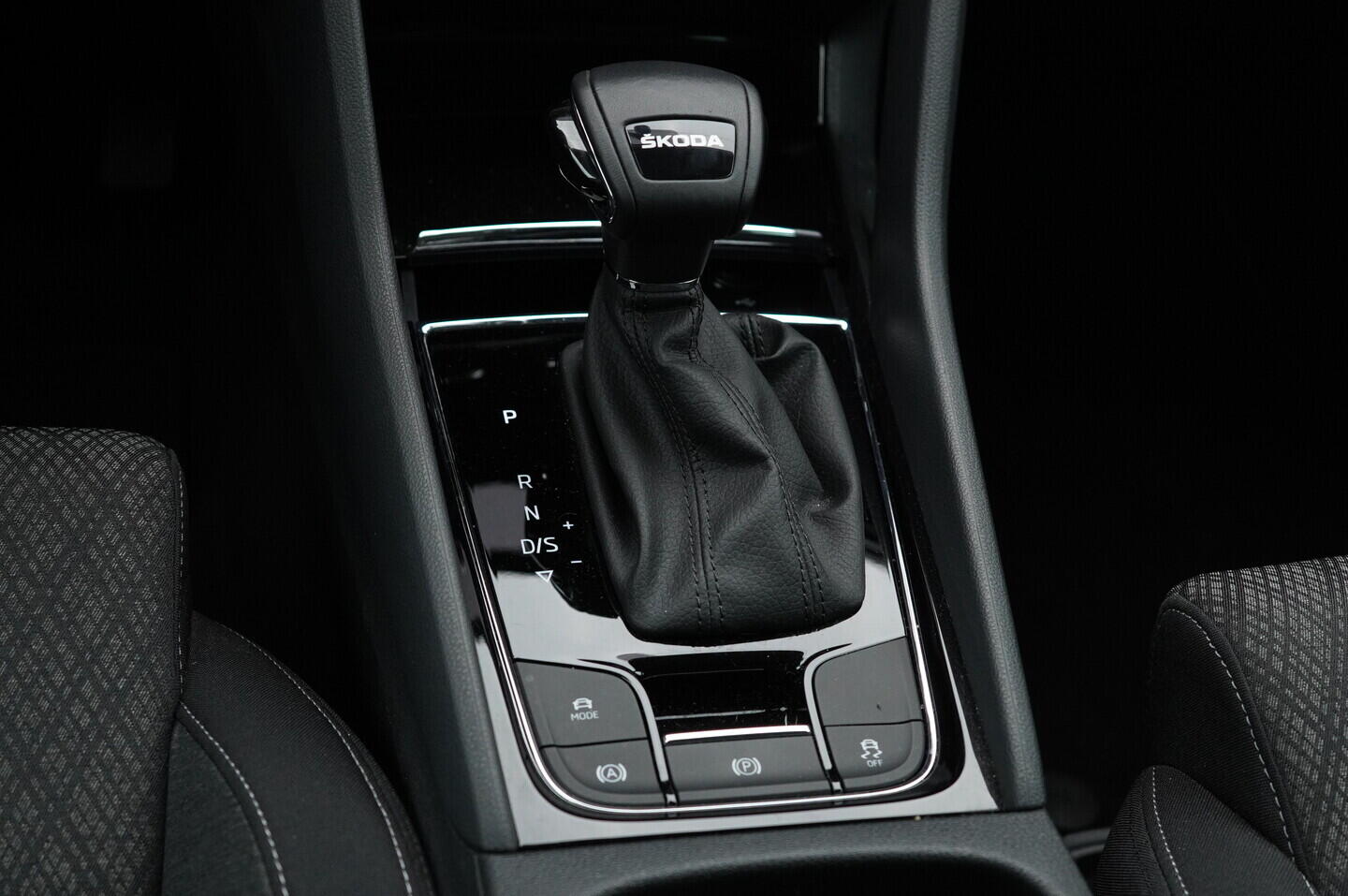 OV190V10654_30.webp_KAROQ Style 1.5 TSI 110 kW automat, DPH