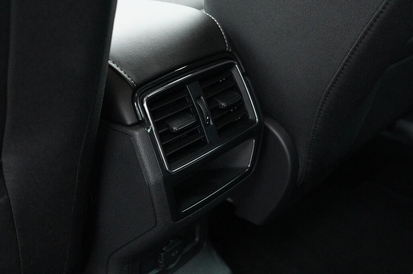 OV190V10654_31.webp_KAROQ Style 1.5 TSI 110 kW automat, DPH