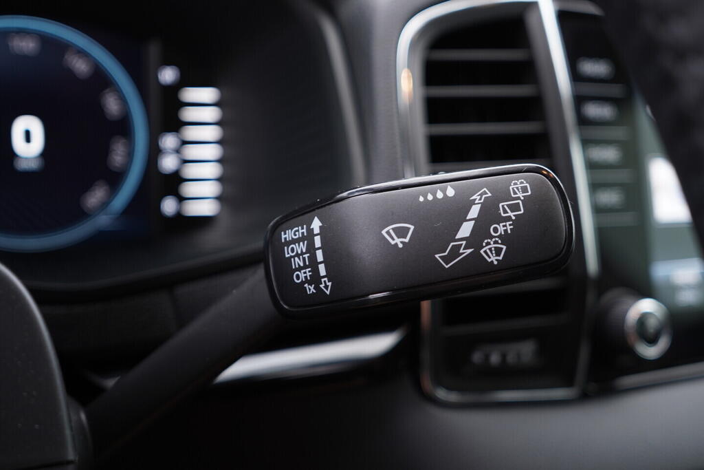 OV190V10659_25.webp_KAROQ Selection 1.5 TSI 110 kW automat, DPH