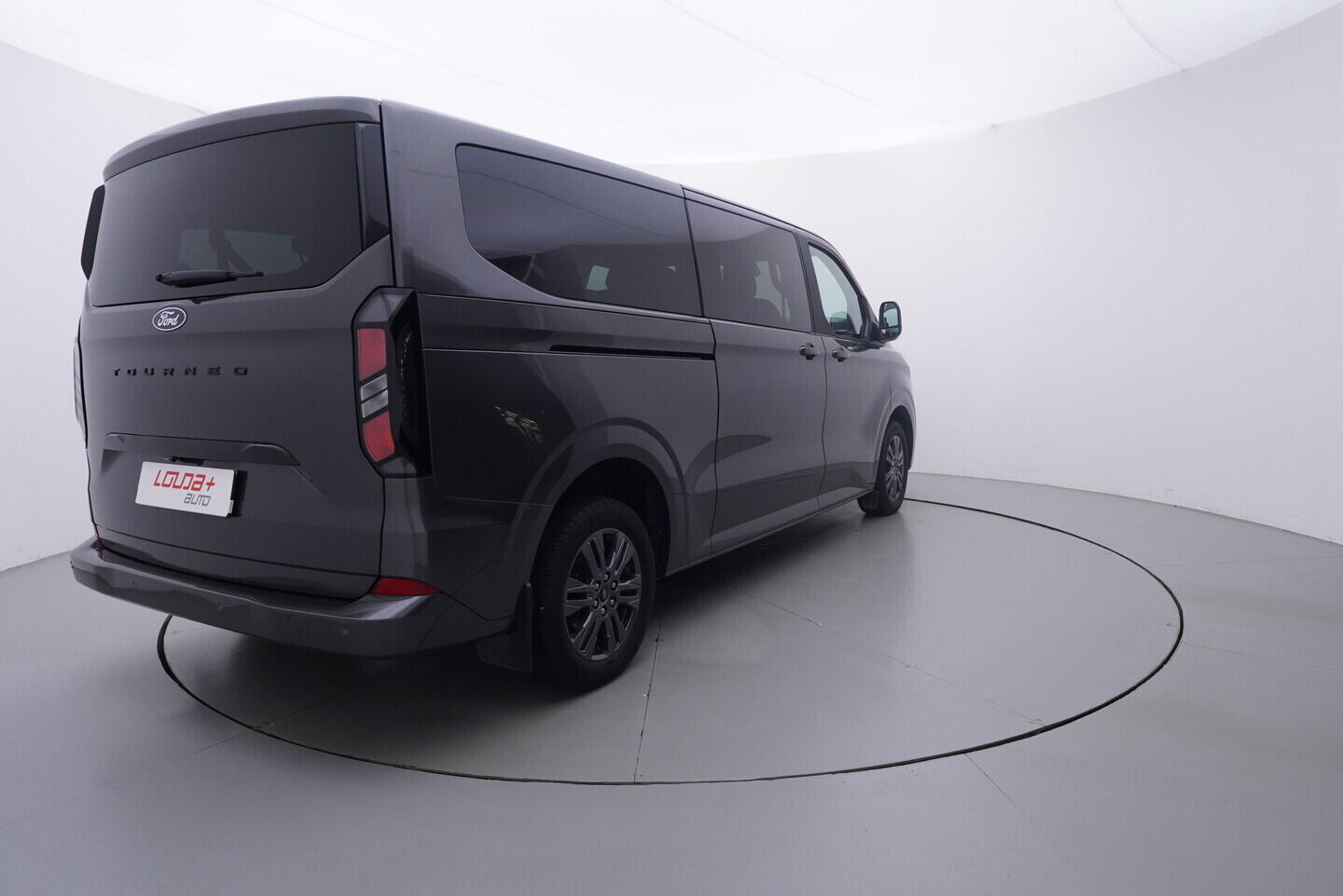 OV190V10660_14.webp_TOURNEO CUSTOM Titanium 320 L2 2.0 EcoBlue 110 kW manuál, DPH