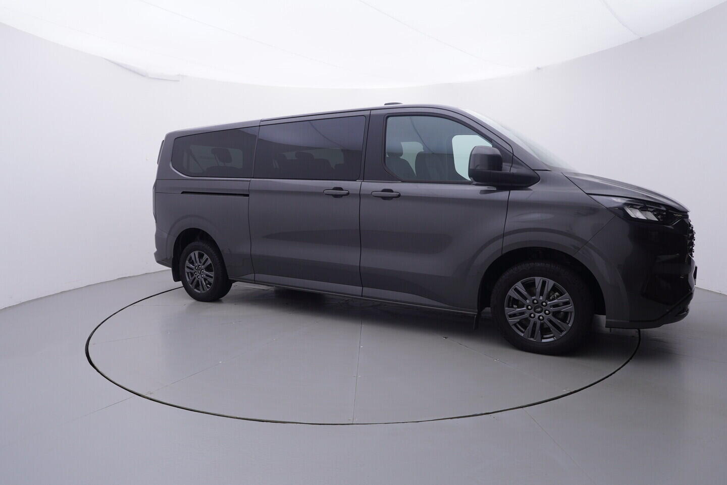 OV190V10660_16.webp_TOURNEO CUSTOM Titanium 320 L2 2.0 EcoBlue 110 kW manuál, DPH