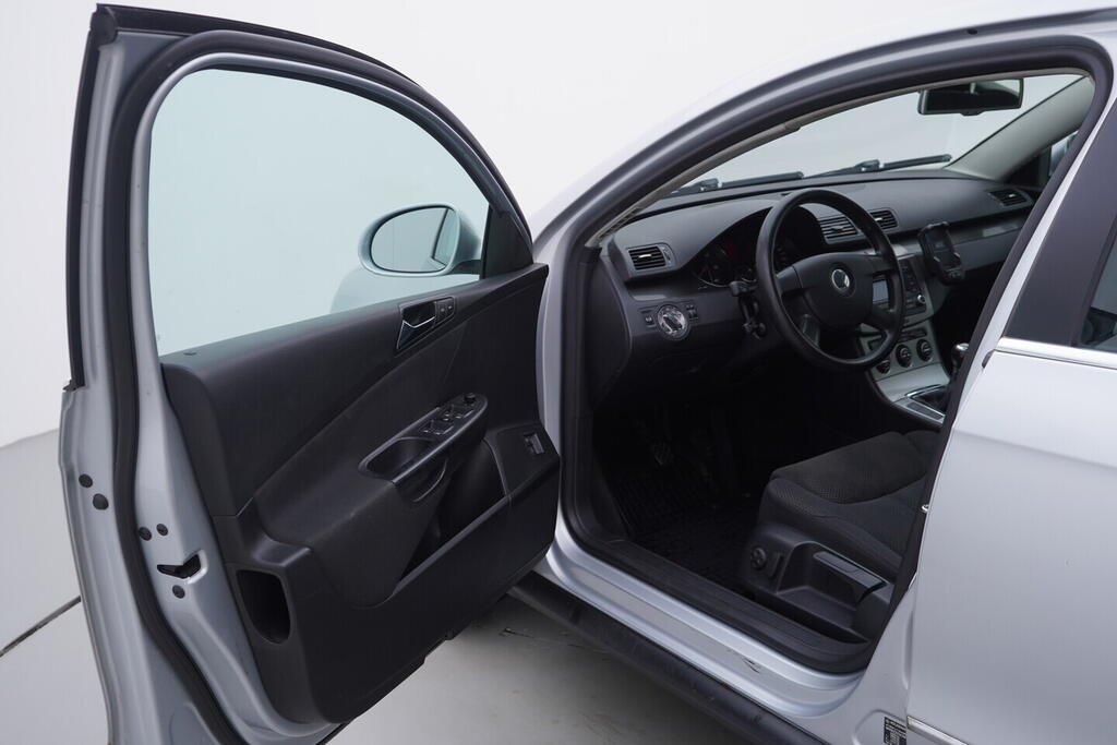 OV190V10667_18.webp_PASSAT  2.0 TDI 103 kW manuál