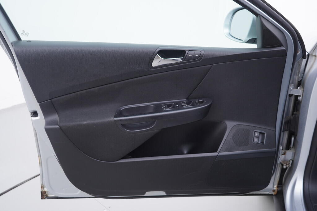 OV190V10667_19.webp_PASSAT  2.0 TDI 103 kW manuál