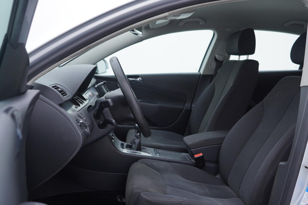 OV190V10667_25.webp_PASSAT  2.0 TDI 103 kW manuál