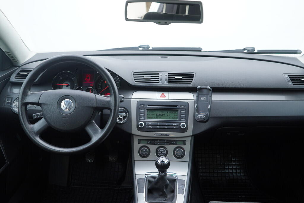 OV190V10667_29.webp_PASSAT  2.0 TDI 103 kW manuál