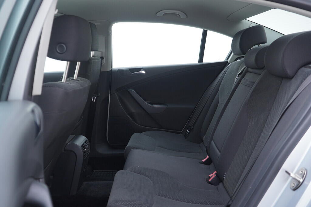 OV190V10667_36.webp_PASSAT  2.0 TDI 103 kW manuál