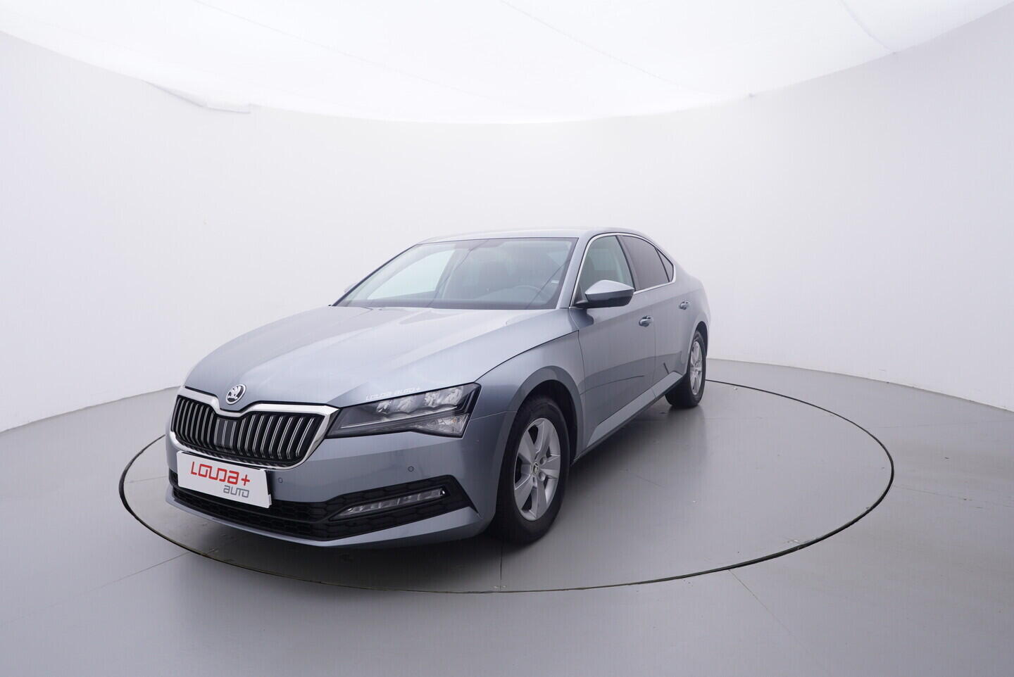 OV190V10675_10.webp_SUPERB Ambition 2.0 TDI 110 kW manuál, DPH