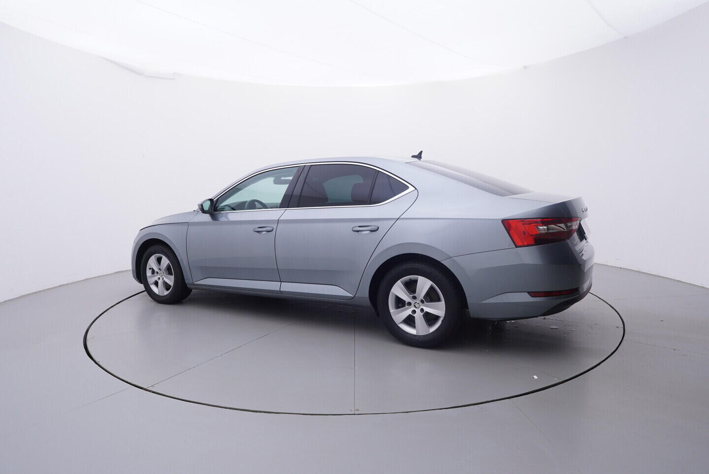 OV190V10675_12.webp_SUPERB Ambition 2.0 TDI 110 kW manuál, DPH