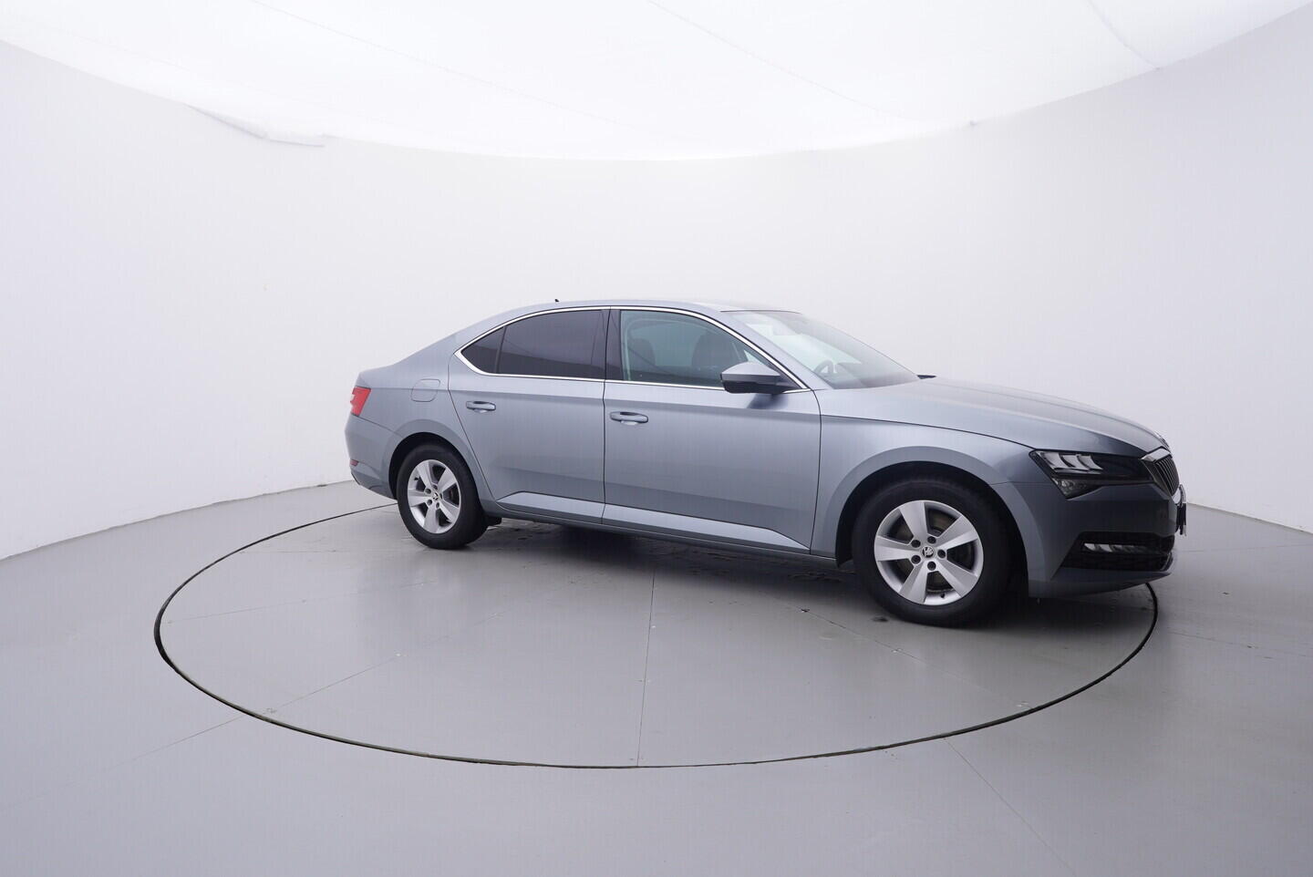 OV190V10675_16.webp_SUPERB Ambition 2.0 TDI 110 kW manuál, DPH