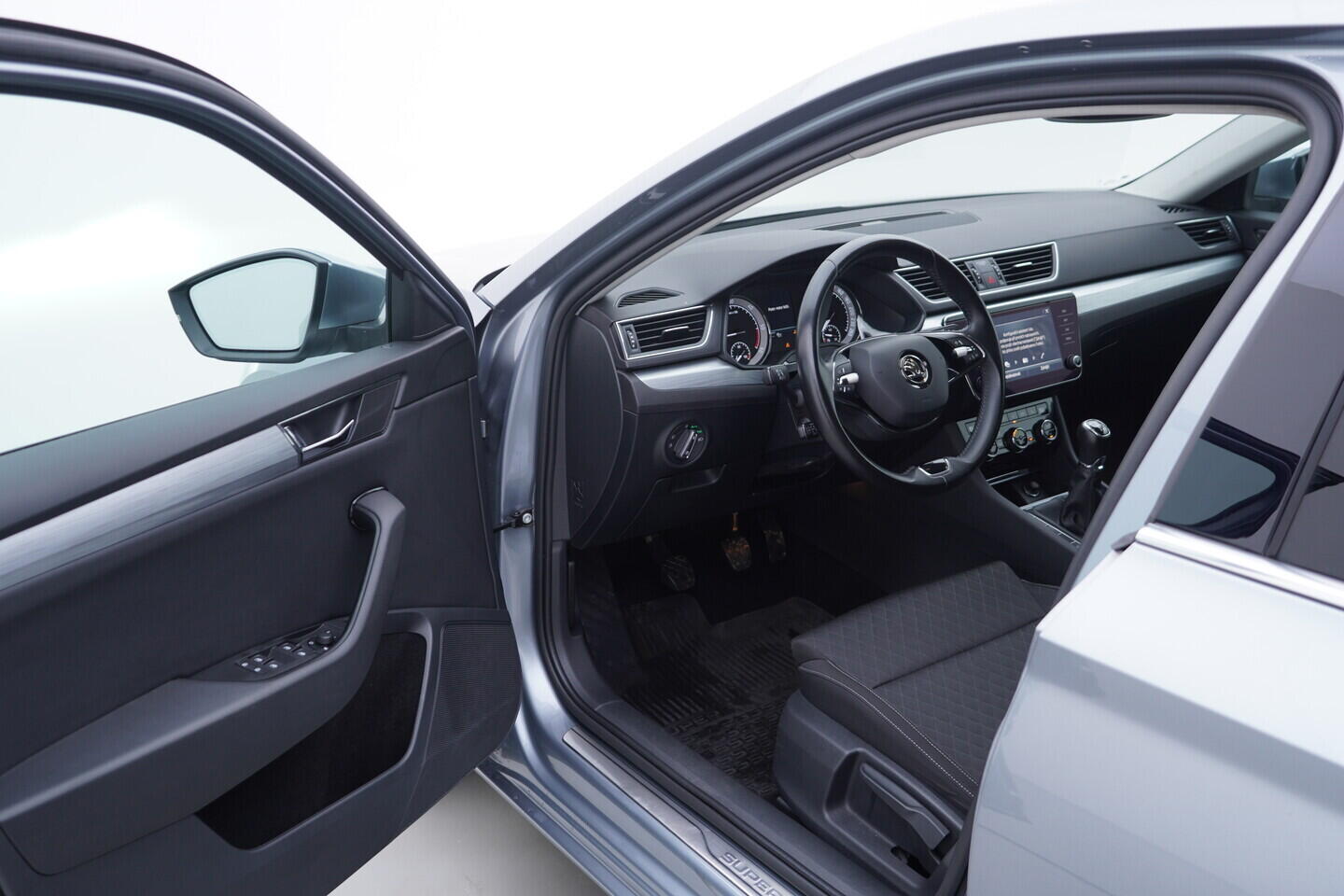 OV190V10675_18.webp_SUPERB Ambition 2.0 TDI 110 kW manuál, DPH