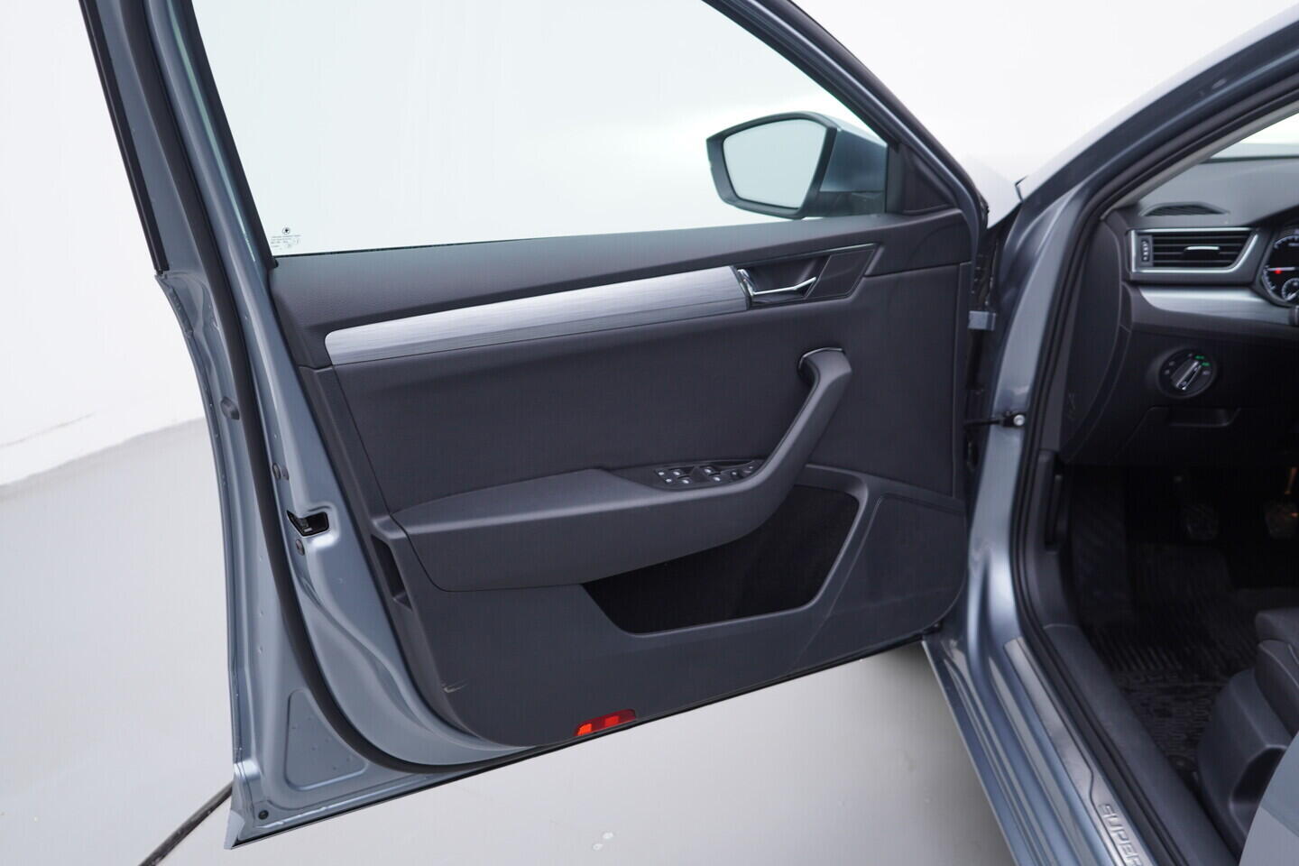 OV190V10675_19.webp_SUPERB Ambition 2.0 TDI 110 kW manuál, DPH