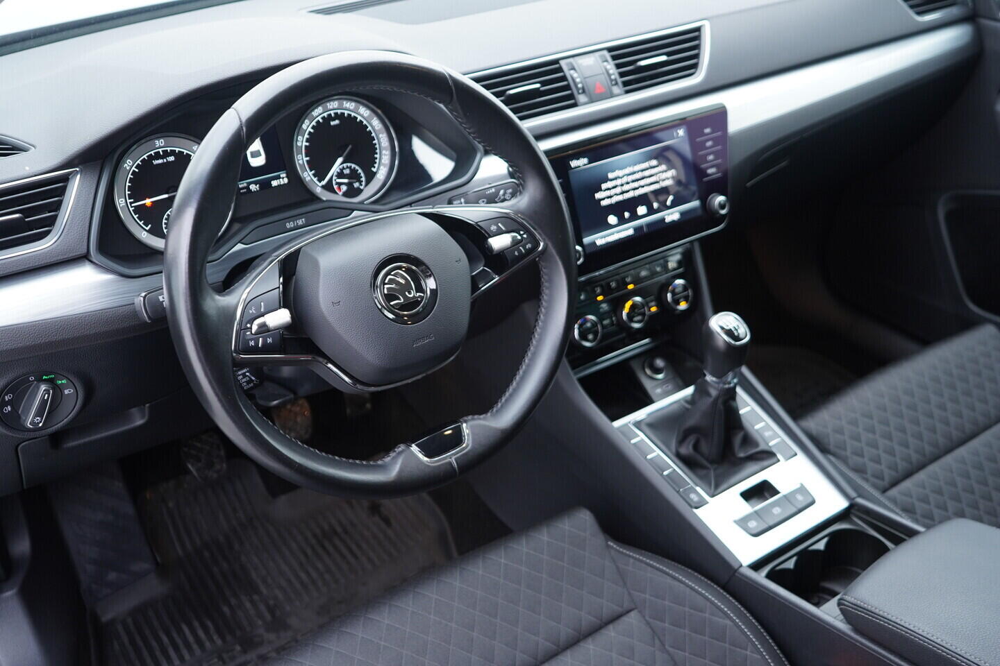 OV190V10675_21.webp_SUPERB Ambition 2.0 TDI 110 kW manuál, DPH