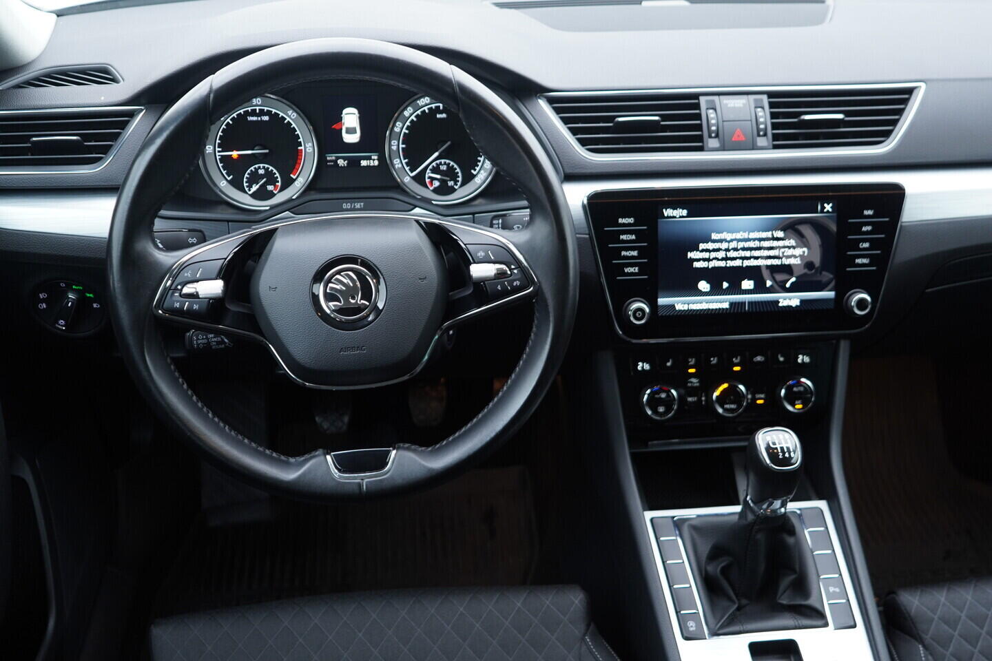 OV190V10675_27.webp_SUPERB Ambition 2.0 TDI 110 kW manuál, DPH