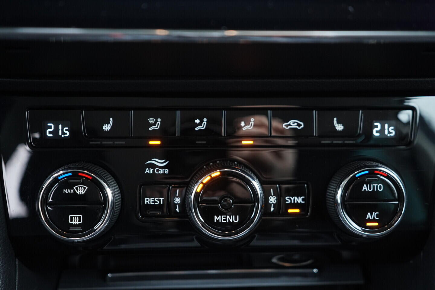 OV190V10675_33.webp_SUPERB Ambition 2.0 TDI 110 kW manuál, DPH