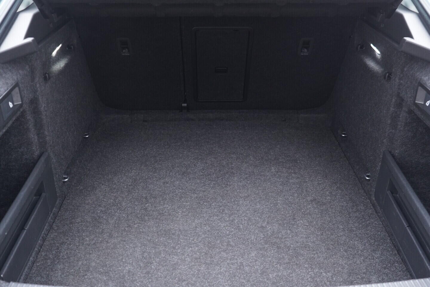 OV190V10675_39.webp_SUPERB Ambition 2.0 TDI 110 kW manuál, DPH