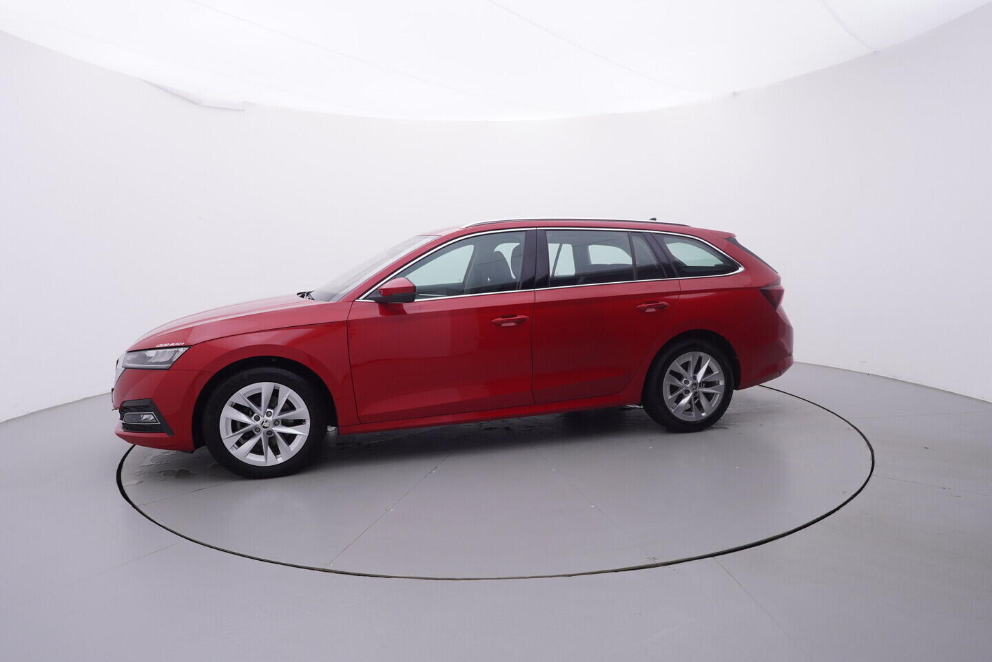 OV190V10676_11.webp_OCTAVIA Style 1.5 TSI 110 kW manuál, DPH