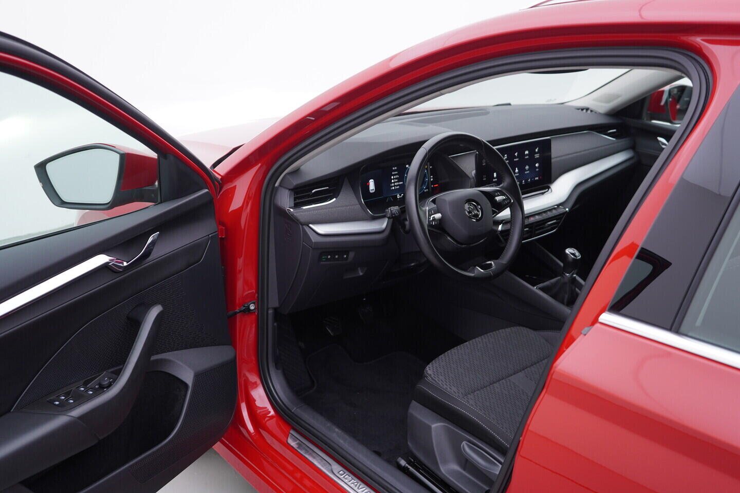 OV190V10676_18.webp_OCTAVIA Style 1.5 TSI 110 kW manuál, DPH