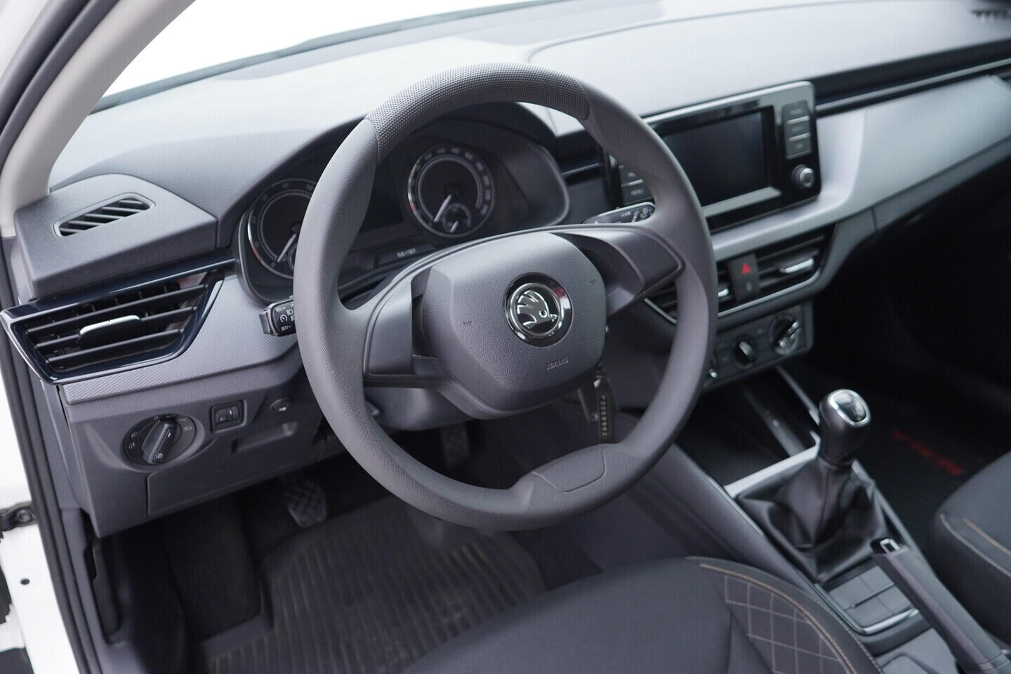 OV190V10677_21.webp_SCALA Ambition 1.0 TSI 70 kW manuál, DPH