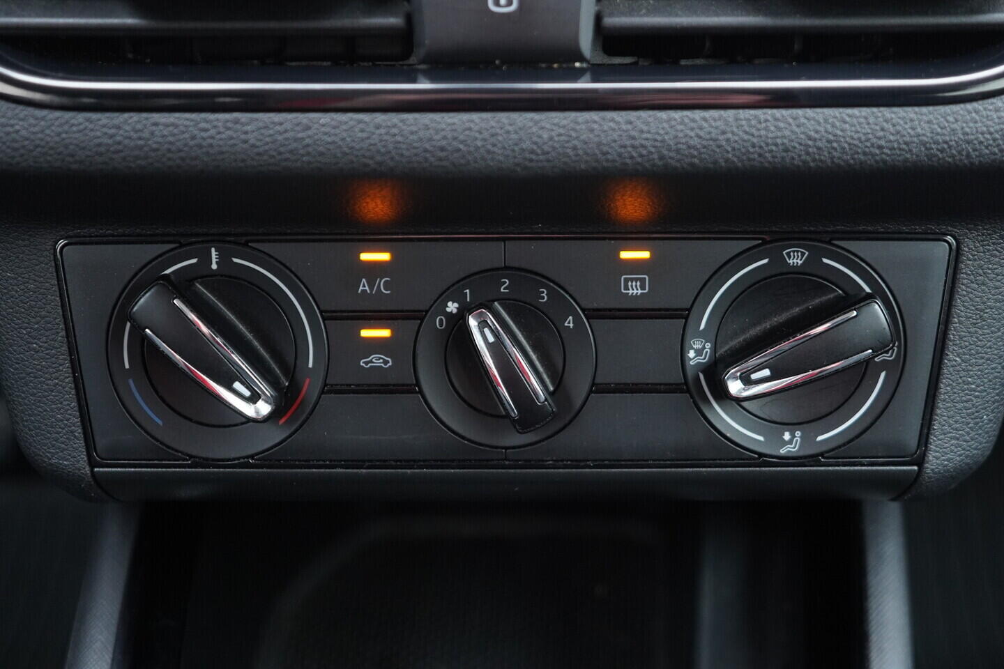 OV190V10677_30.webp_SCALA Ambition 1.0 TSI 70 kW manuál, DPH