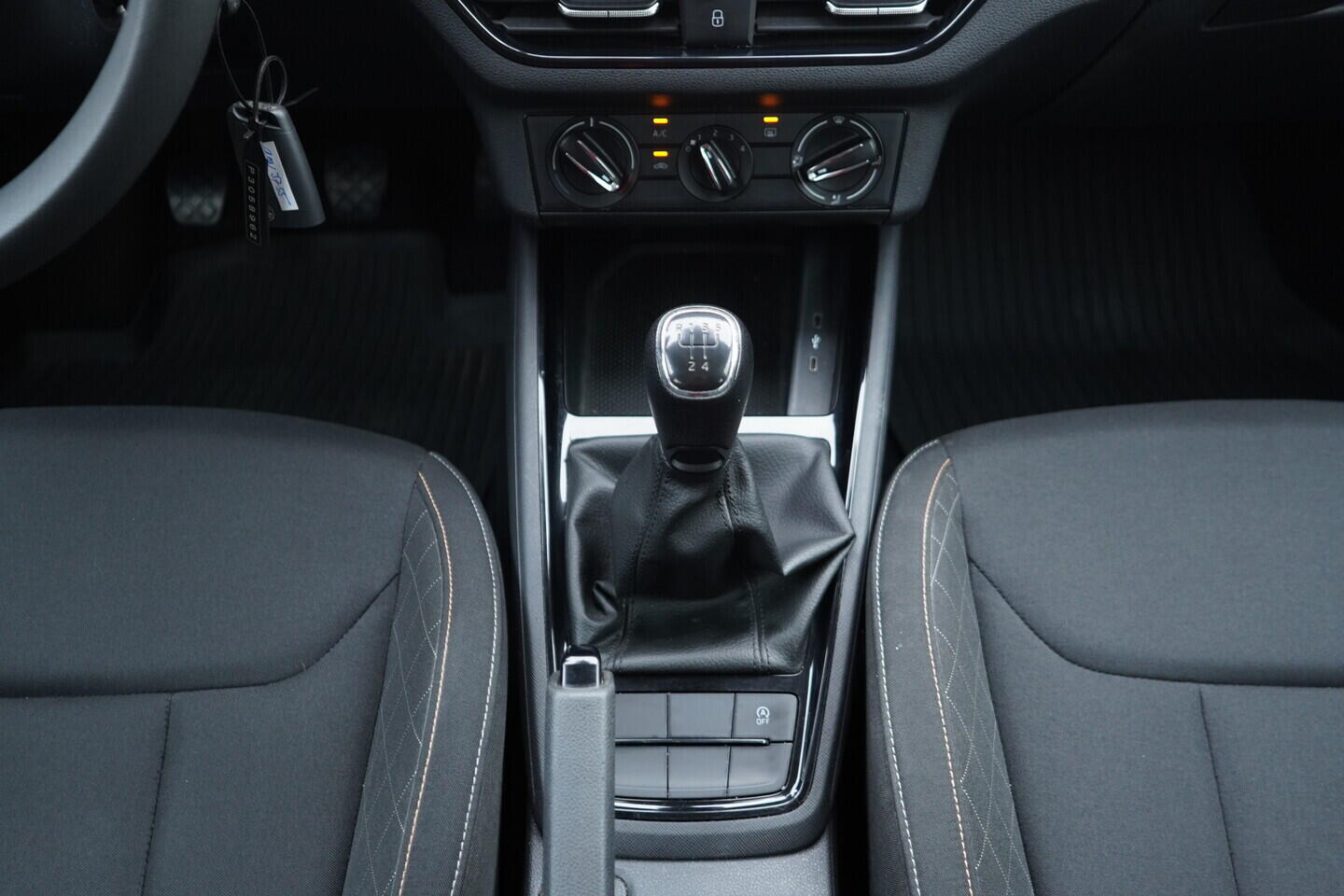 OV190V10677_31.webp_SCALA Ambition 1.0 TSI 70 kW manuál, DPH