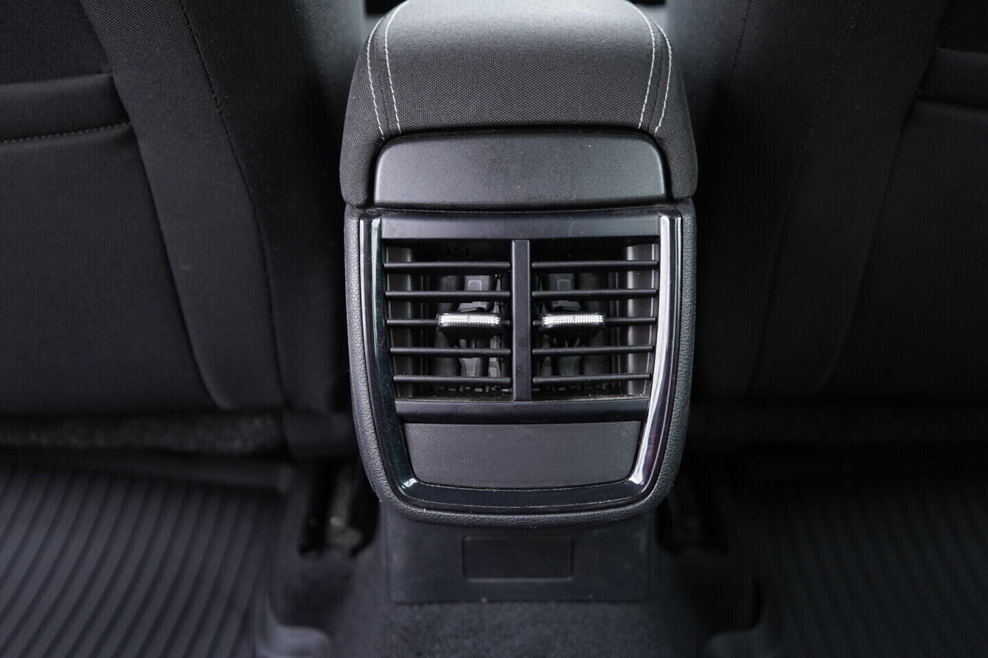 OV190V10677_33.webp_SCALA Ambition 1.0 TSI 70 kW manuál, DPH