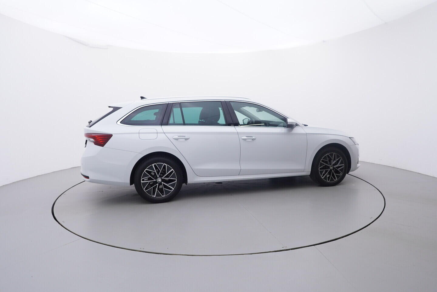 OV190V10678_15.webp_OCTAVIA Selection 2.0 TDI 110 kW automat, DPH