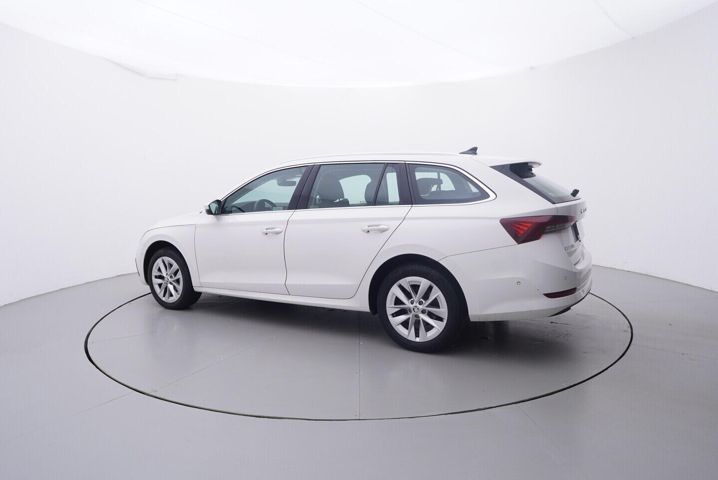 OV190V10681_12.webp_OCTAVIA Style 2.0 TDI 85 kW automat, DPH