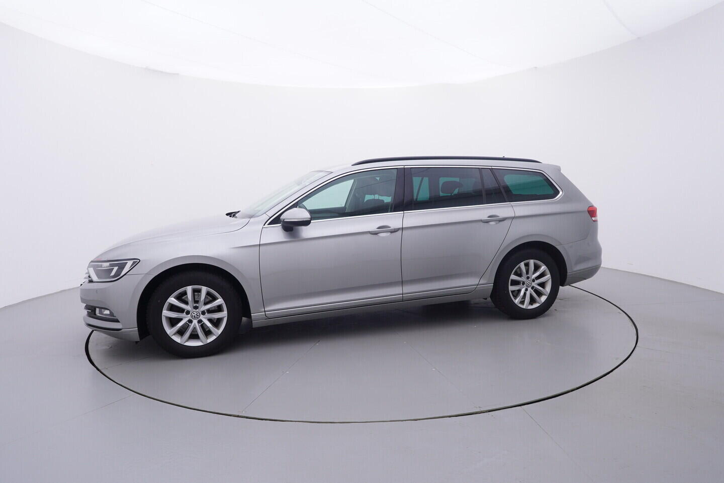 OV190V10686_11.webp_PASSAT Comfortline 1.4 TSI 110 kW manuál
