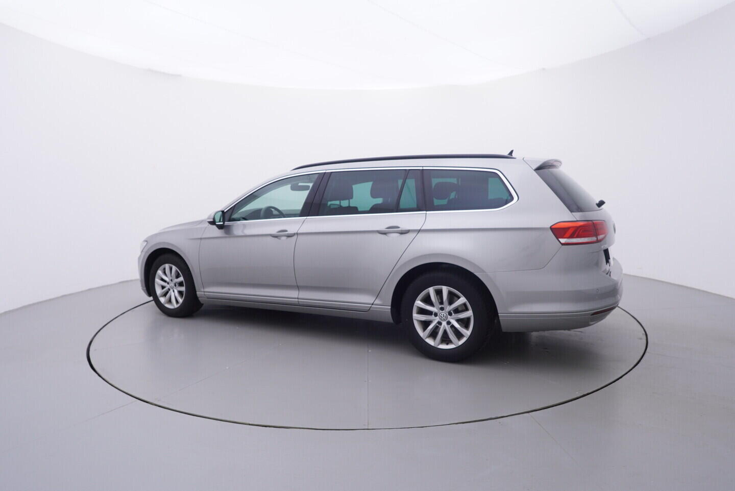 OV190V10686_12.webp_PASSAT Comfortline 1.4 TSI 110 kW manuál