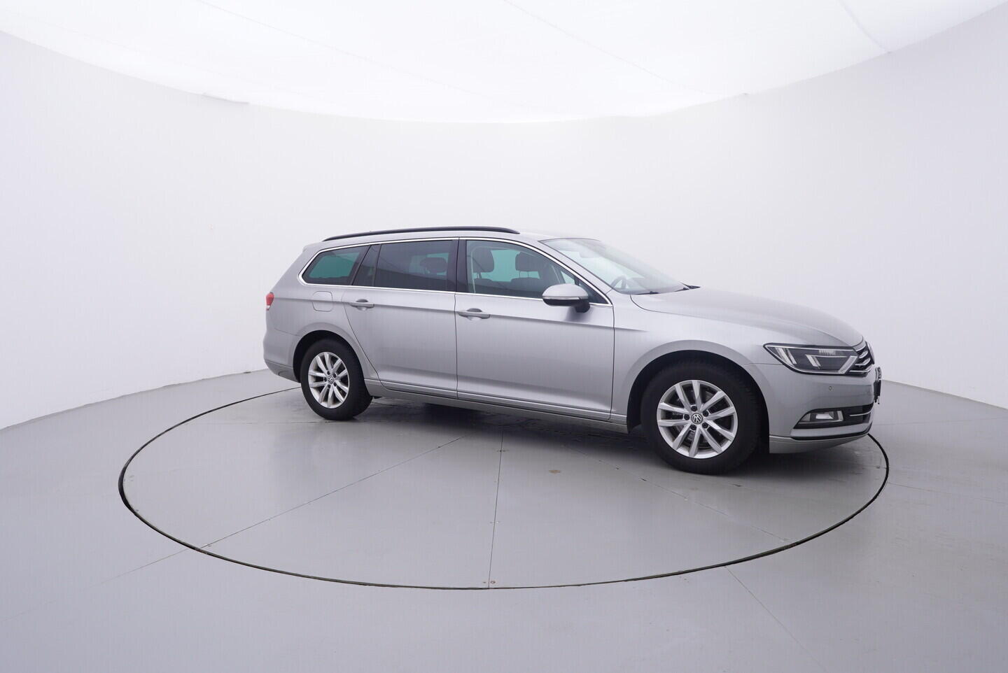 OV190V10686_16.webp_PASSAT Comfortline 1.4 TSI 110 kW manuál