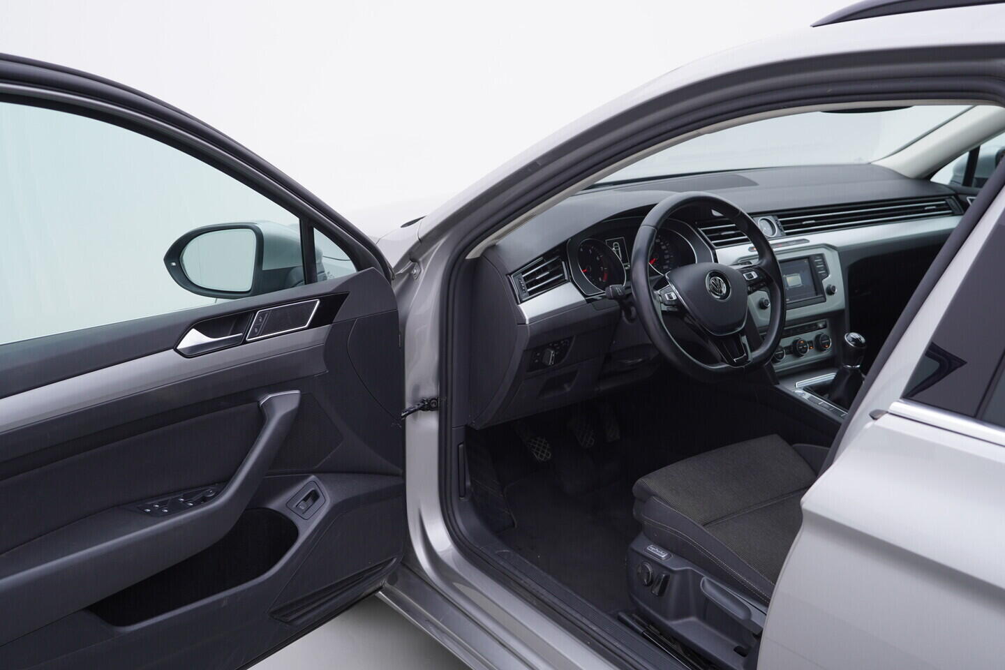 OV190V10686_18.webp_PASSAT Comfortline 1.4 TSI 110 kW manuál