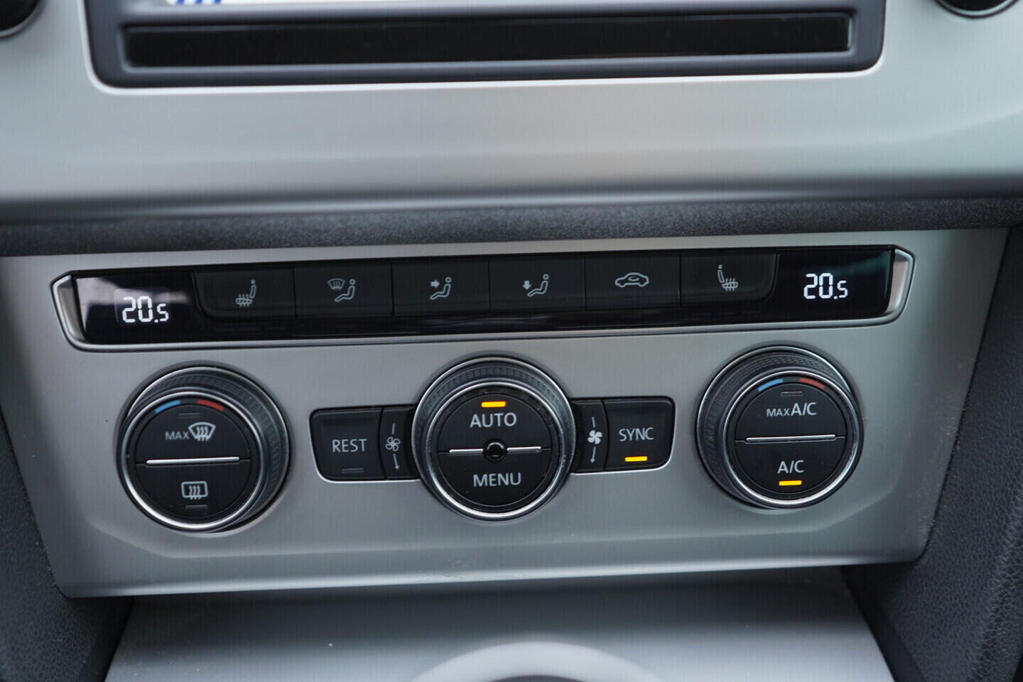 OV190V10686_35.webp_PASSAT Comfortline 1.4 TSI 110 kW manuál