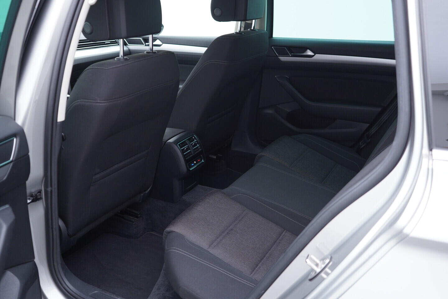 OV190V10686_37.webp_PASSAT Comfortline 1.4 TSI 110 kW manuál