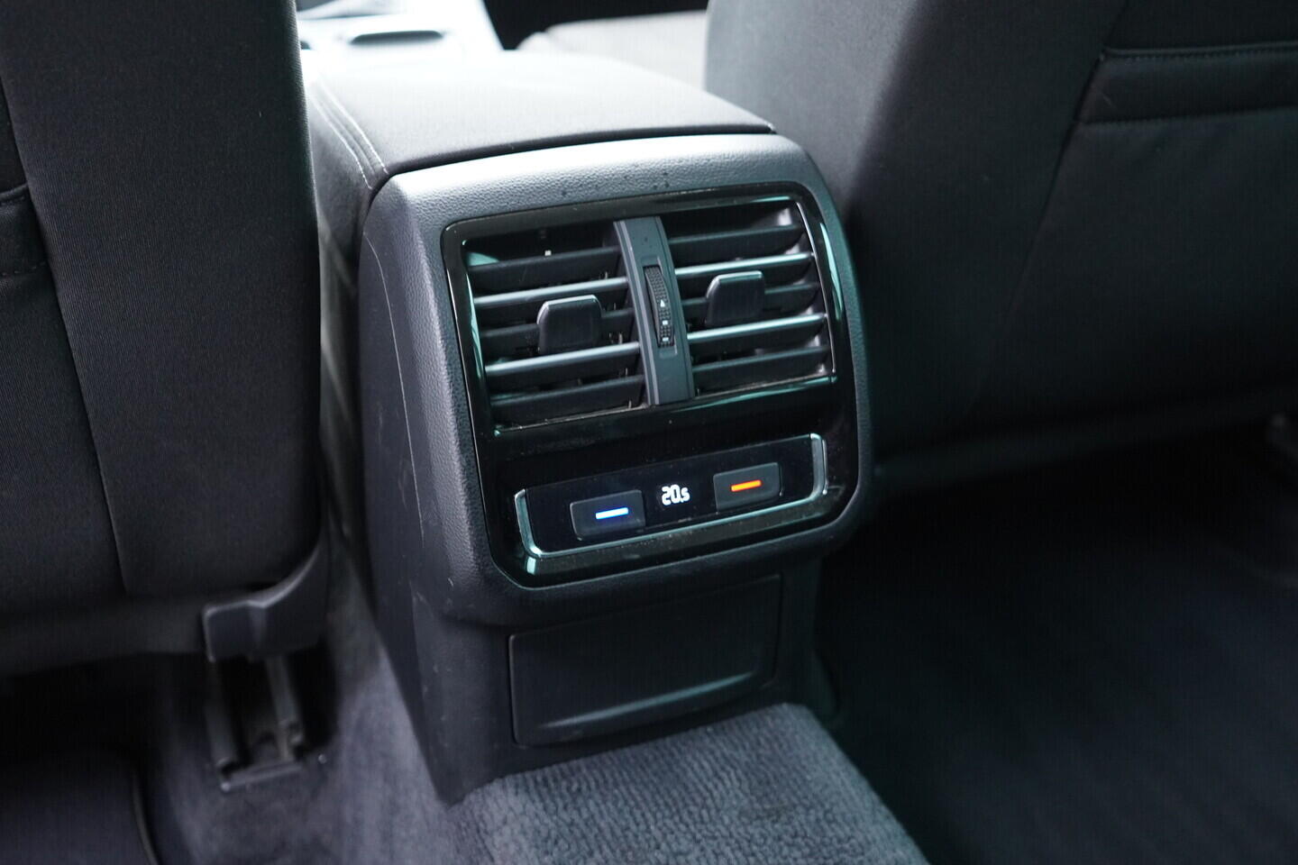 OV190V10686_39.webp_PASSAT Comfortline 1.4 TSI 110 kW manuál