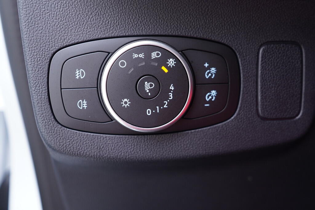 OV190V10697_28.webp_PUMA Titanium 1.0  92 kW manuál