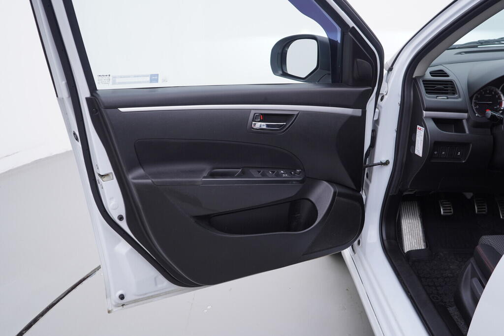 OV190V10701_19.webp_SWIFT Sport 1.6 VVTI 100 kW manuál