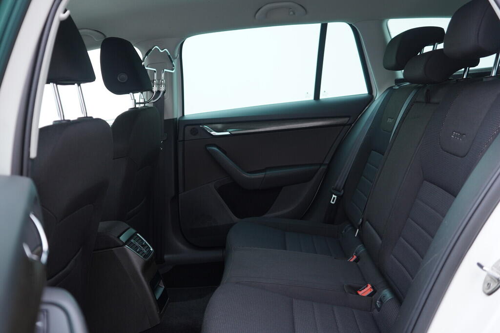 OV190V10704_38.webp_OCTAVIA Scout 2.0 TDI 135 kW automat