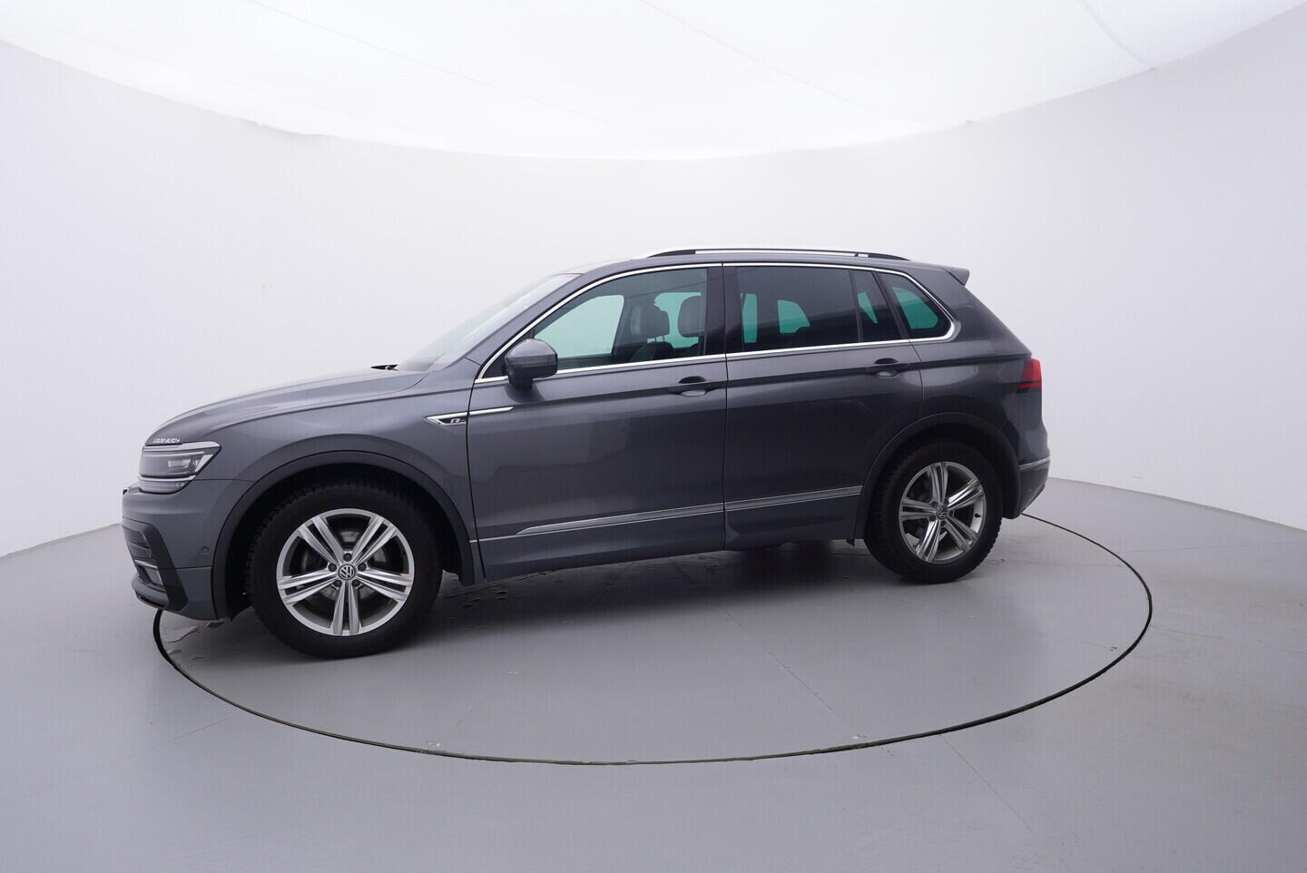 OV190V10705_11.webp_TIGUAN R-line  2.0 TDI 110 kW automat