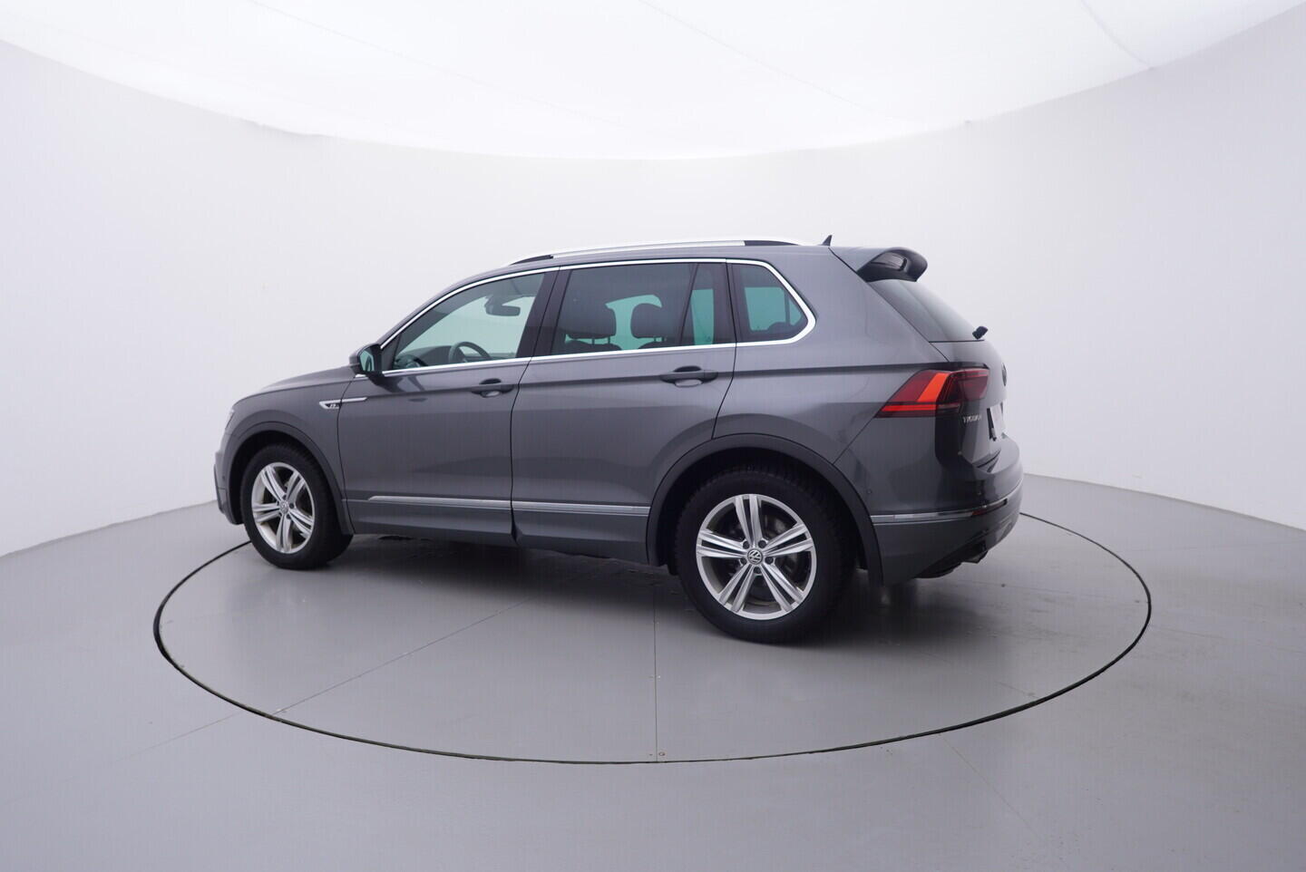 OV190V10705_12.webp_TIGUAN R-line  2.0 TDI 110 kW automat