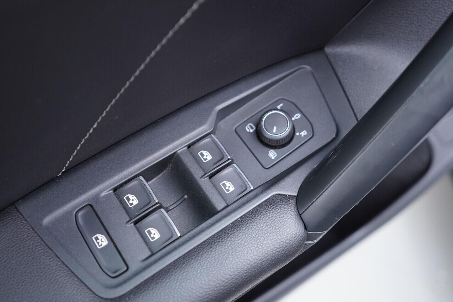 OV190V10705_20.webp_TIGUAN R-line  2.0 TDI 110 kW automat