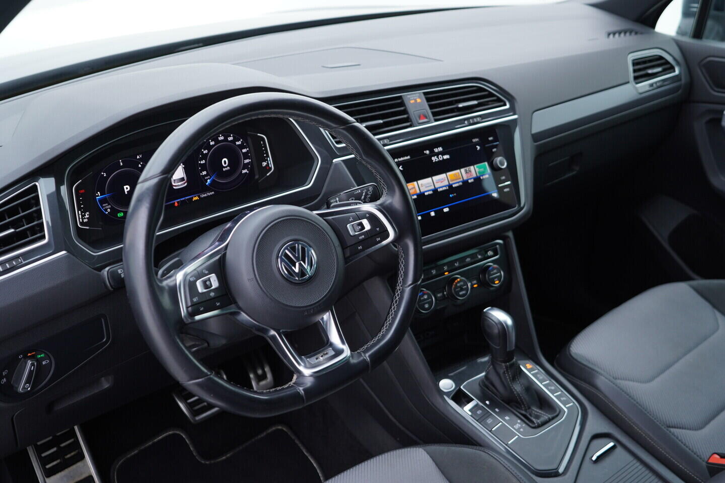 OV190V10705_21.webp_TIGUAN R-line  2.0 TDI 110 kW automat