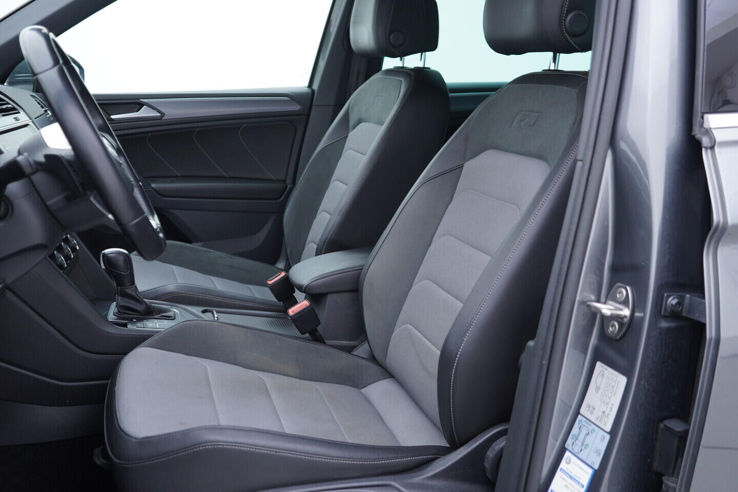 OV190V10705_22.webp_TIGUAN R-line  2.0 TDI 110 kW automat