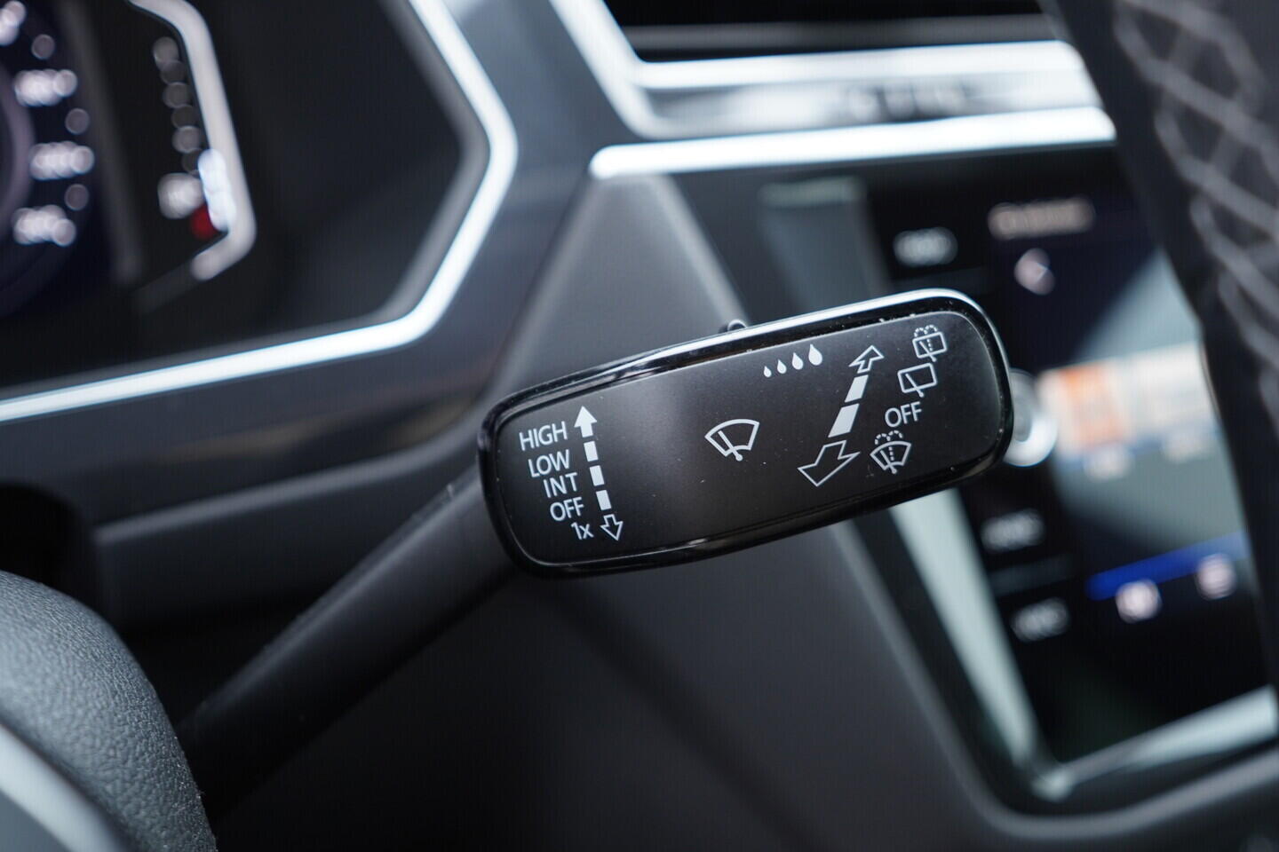 OV190V10705_24.webp_TIGUAN R-line  2.0 TDI 110 kW automat